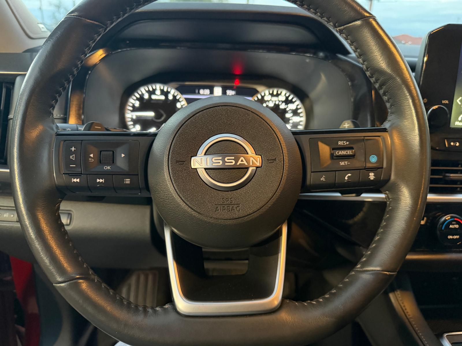 Used 2022 Nissan Pathfinder FWD SL image 15