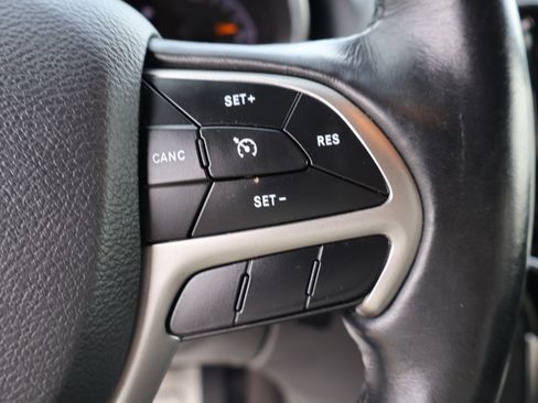 Used 2019 Jeep Grand Cherokee Altitude image 22