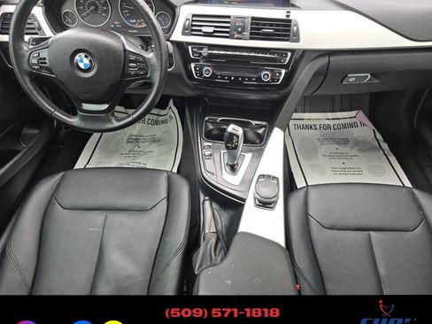 Used 2017 BMW 320i xDrive image 9