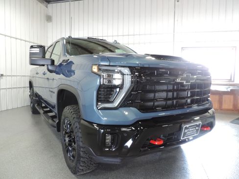 Used 2025 Chevrolet Silverado 3500 4x4 Crew Cab LTZ image 8