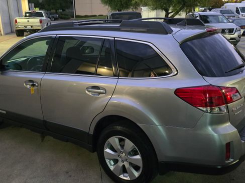Used 2011 Subaru Outback 2.5i Limited image 41