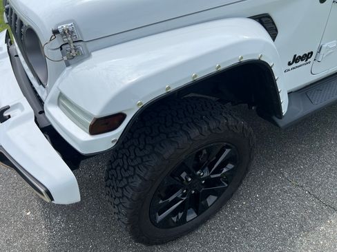 Used 2021 Jeep Gladiator High Altitude AWD/4WD image 16