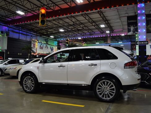 Used 2011 Lincoln MKX AWD w/ Elite Package image 5
