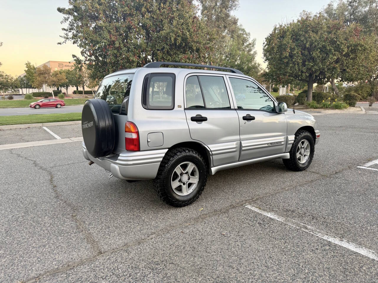 Used 2004 Chevrolet Tracker 4WD LT image 10