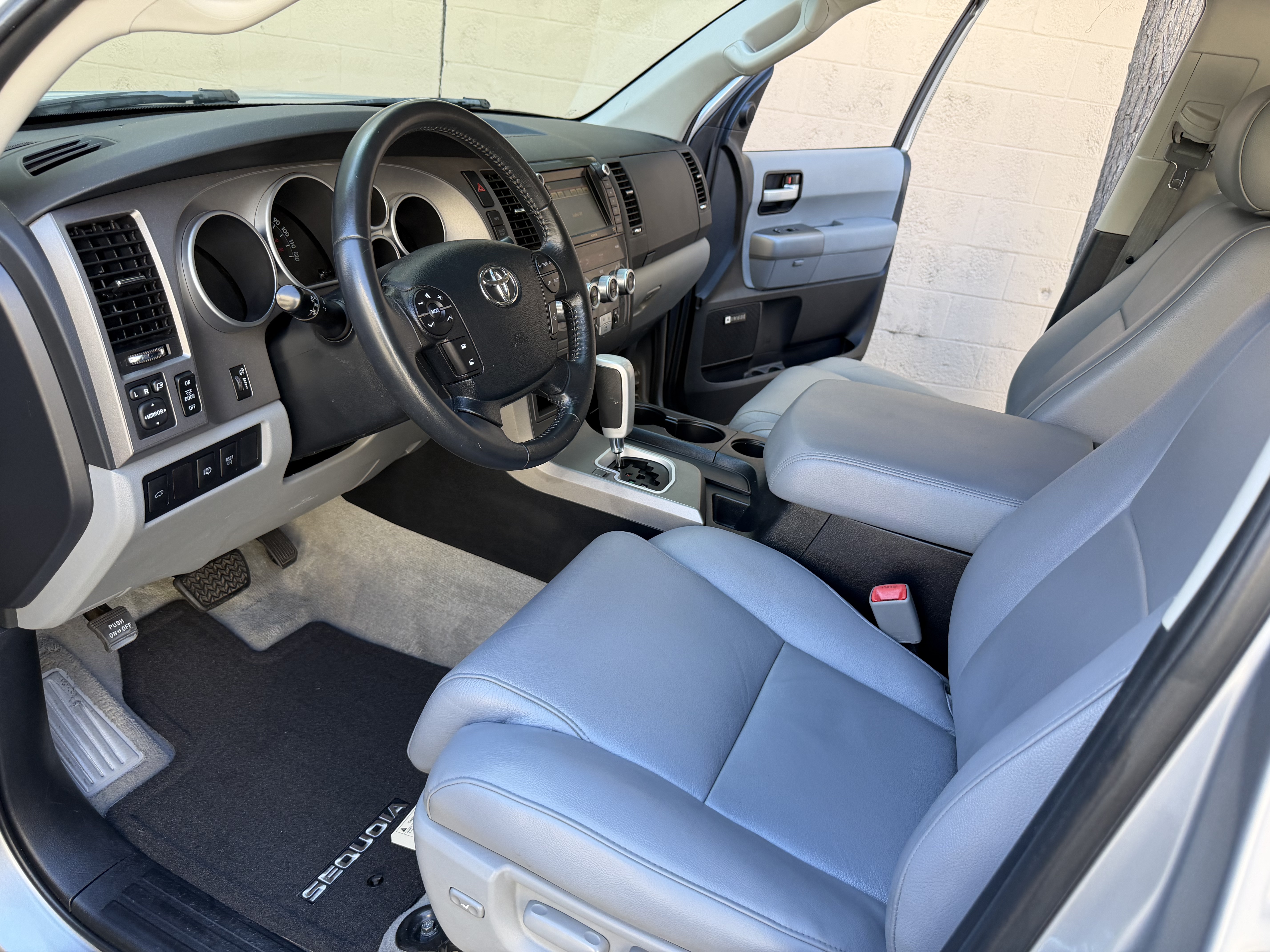 Used 2011 Toyota Sequoia Limited AWD/4WD image 20