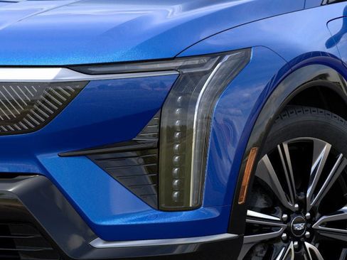 New 2025 Cadillac Optiq Luxury 2 image 10