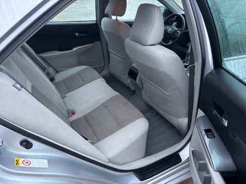 Used 2013 Toyota Camry LE image 11