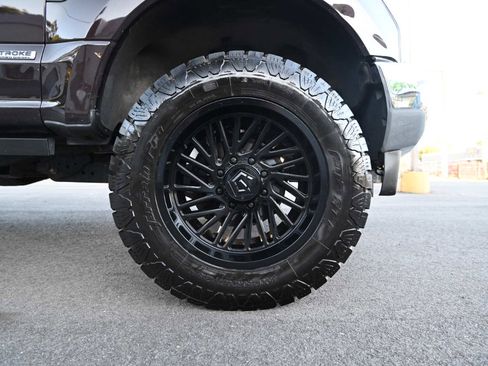 Used 2018 Ford F350 Lariat image 22