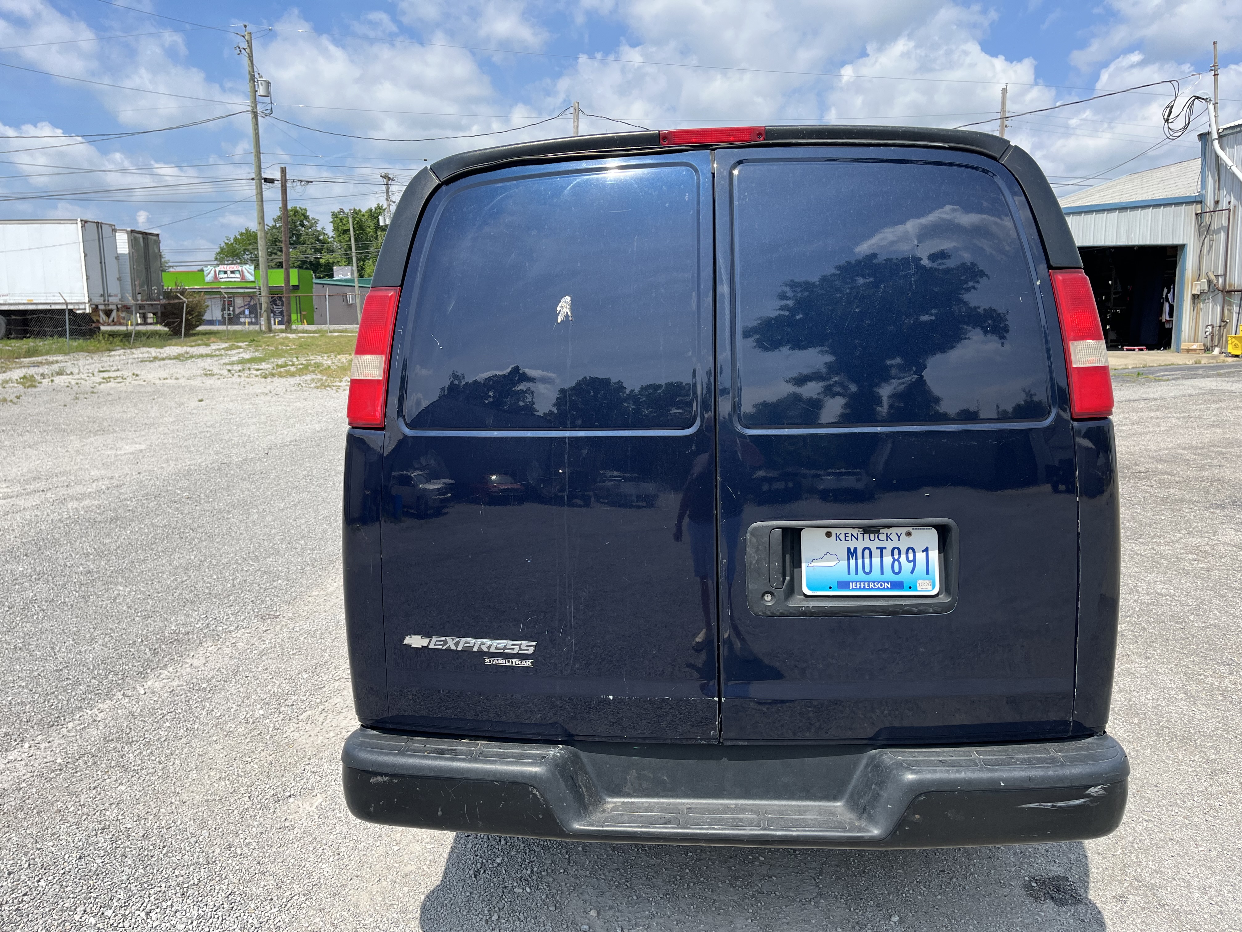 Used 2013 Chevrolet Express 2500 RWD image 15