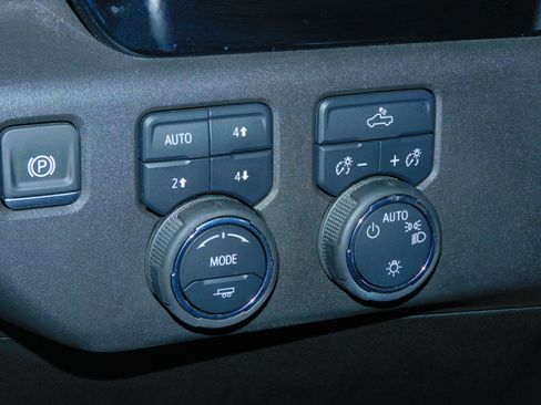 Used 2025 Chevrolet Silverado 1500 LT image 27