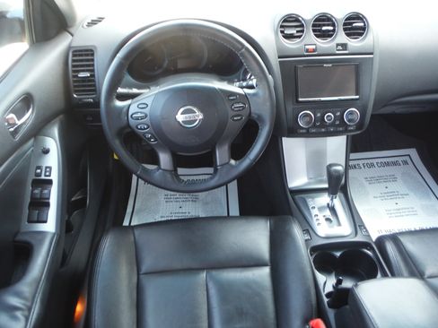 Used 2011 Nissan Altima 3.5 SR Sedan FWD image 8