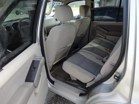 Used 2007 Ford Explorer XLT image 9