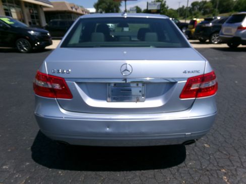 Used 2013 Mercedes-Benz E 350 4MATIC Sedan image 4
