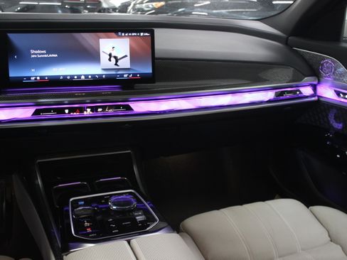 Used 2023 BMW i7 xDrive60 AWD/4WD image 51