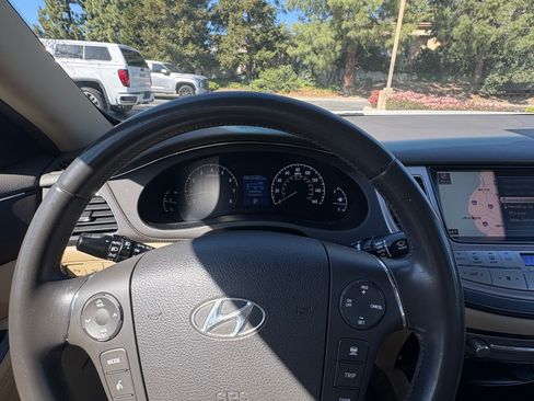 Used 2011 Hyundai Genesis 3.8 image 15