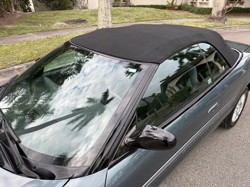 Used 2005 Chrysler Sebring Touring image 24