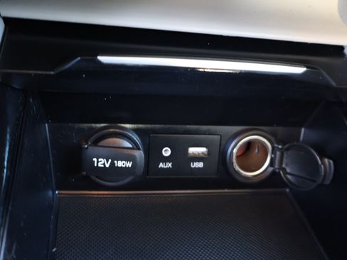 Used 2017 Hyundai Elantra Limited image 32