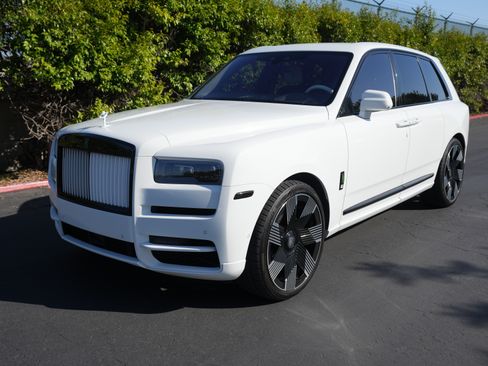 Used 2020 Rolls-Royce Cullinan Black Badge AWD/4WD image 1