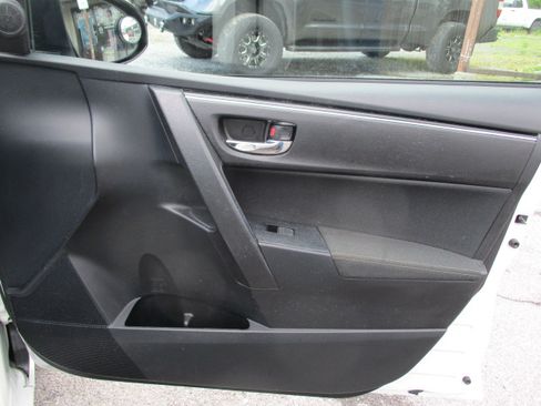 Used 2018 Toyota Corolla LE FWD image 20
