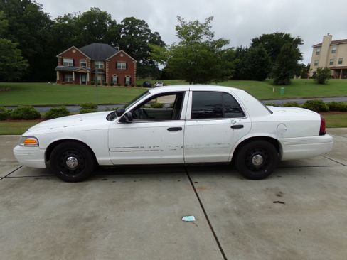 Used 2006 Ford Crown Victoria Police Interceptor RWD image 2