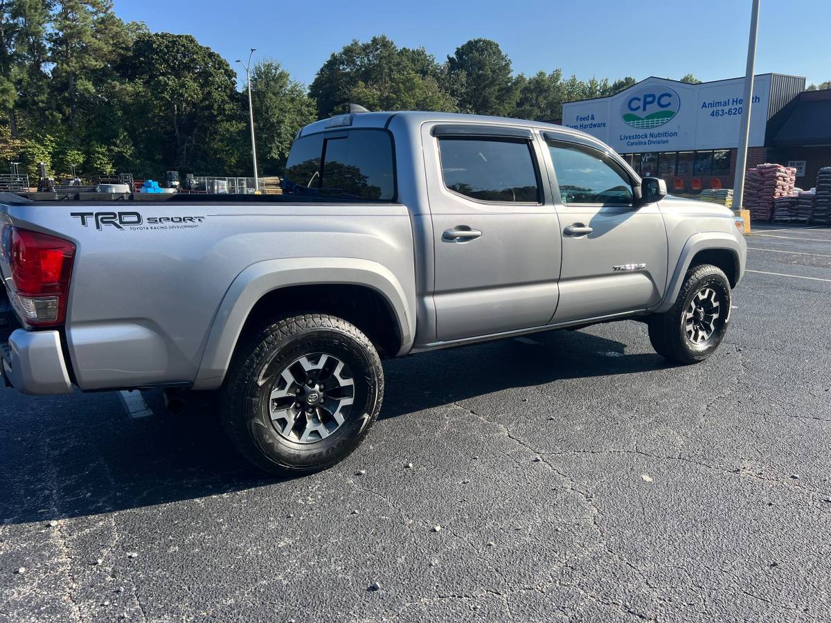 Used 2017 Toyota Tacoma TRD Sport Pickup 4D 5 ft AWD/4WD image 6