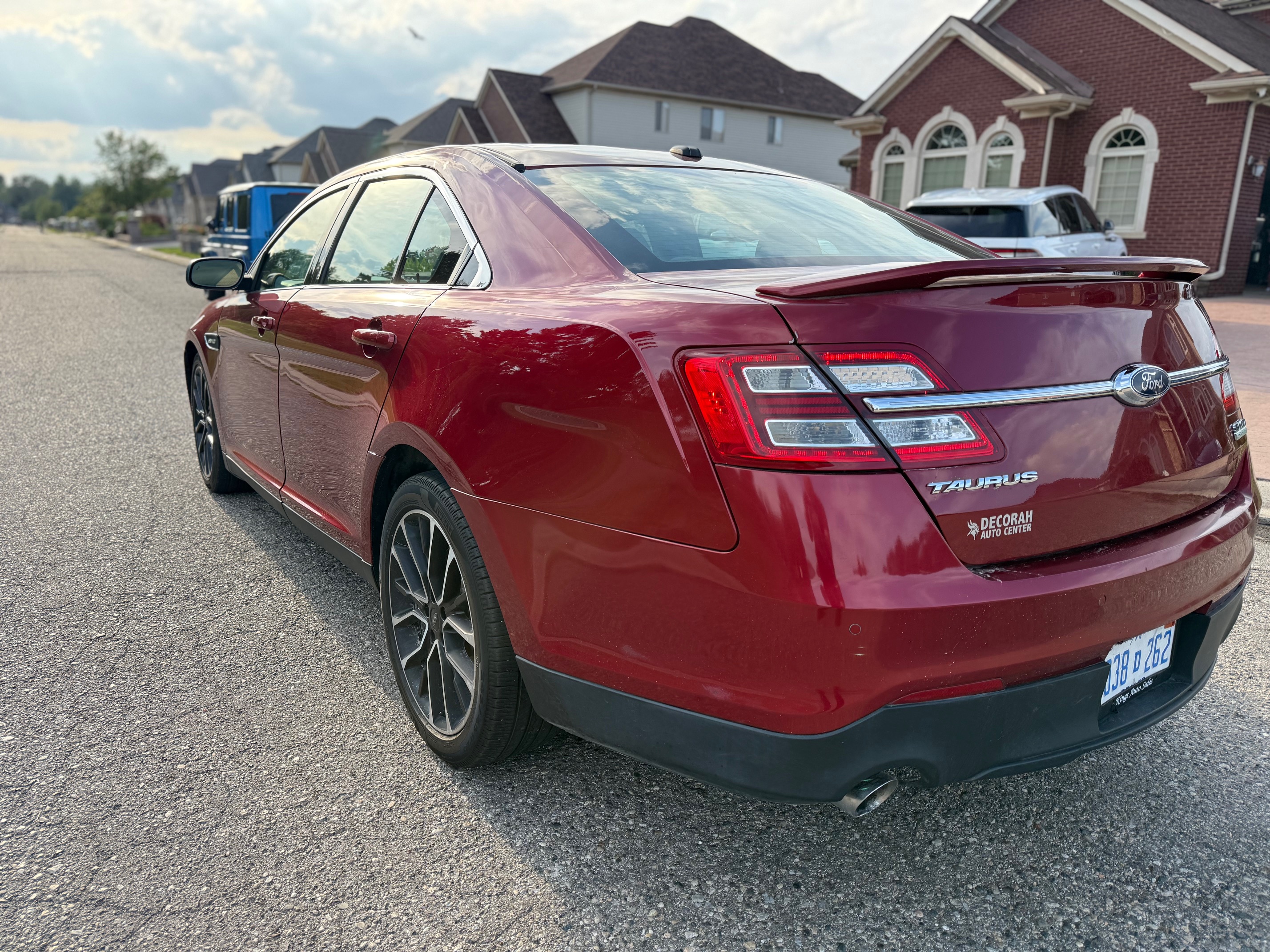 Used 2017 Ford Taurus SHO AWD image 4