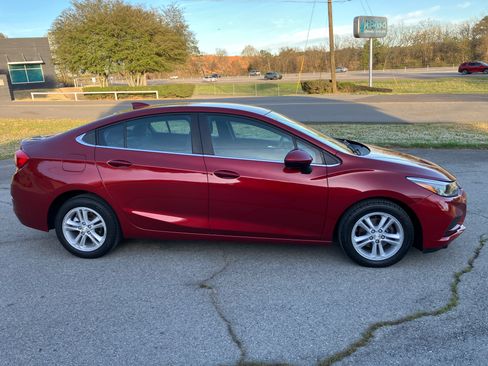 Used 2018 Chevrolet Cruze LT image 3