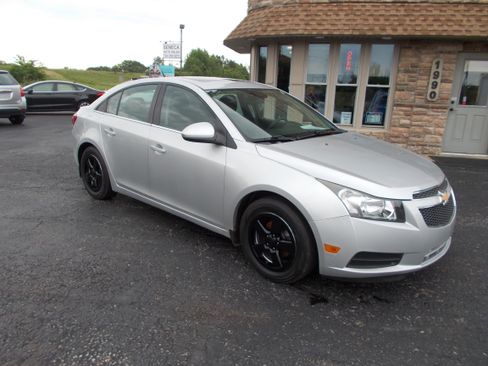 Used 2012 Chevrolet Cruze LT FWD image 3