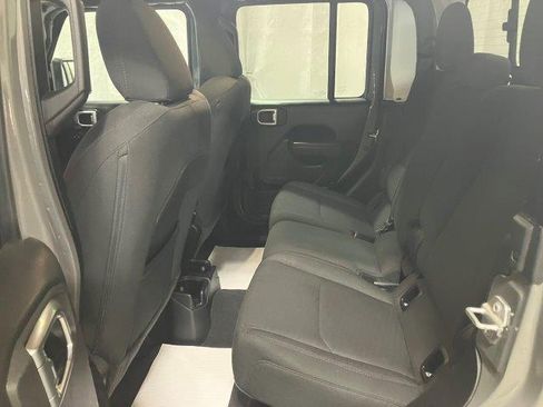 Used 2023 Jeep Gladiator Sport image 17