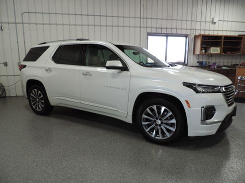Used 2023 Chevrolet Traverse Premier image 9