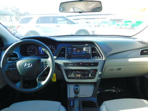 Used 2017 Hyundai Sonata SE FWD image 11