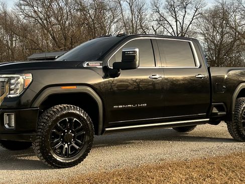 Used 2022 GMC Sierra 2500 Denali image 2