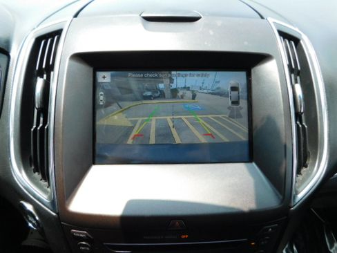 Used 2018 Ford Edge FWD Titanium image 18