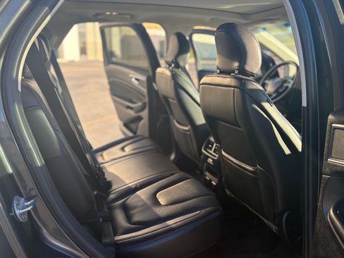 Used 2018 Ford Edge Titanium image 12