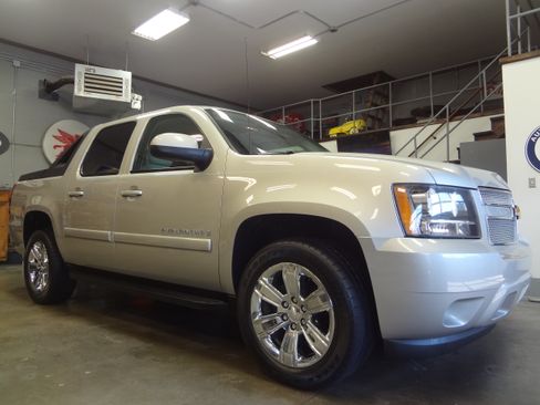 Used 2008 Chevrolet Avalanche LT image 1