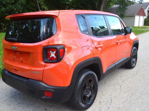 Used 2019 Jeep Renegade 4WD Sport image 4