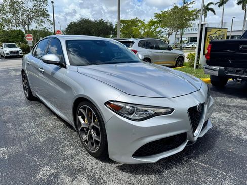 Used 2018 Alfa Romeo Giulia Ti Sport RWD image 2