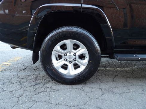 Used 2014 Toyota 4Runner SR5 image 6