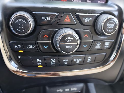 Used 2018 Dodge Durango GT image 31