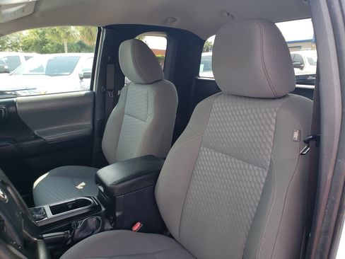 Used 2020 Toyota Tacoma 2WD Access Cab image 11