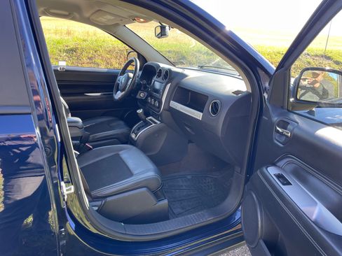 Used 2017 Jeep Compass Latitude image 10