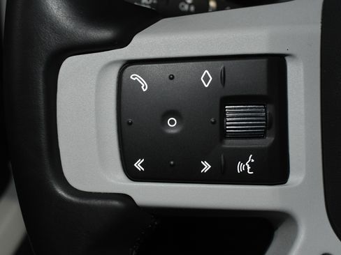 Used 2023 Land Rover Defender 110 X-Dynamic SE image 34