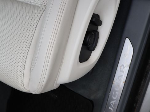 Used 2019 Jaguar E-PACE SE image 20