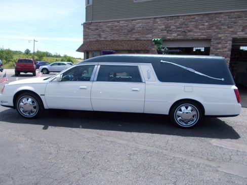 Used 2003 Cadillac De Ville Hearse FWD image 8