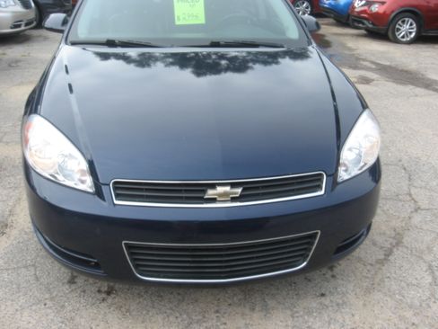 Used 2009 Chevrolet Impala LT w/ 1LT FWD image 2