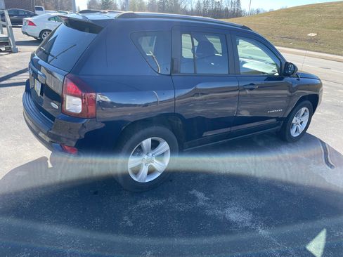 Used 2017 Jeep Compass Latitude image 10
