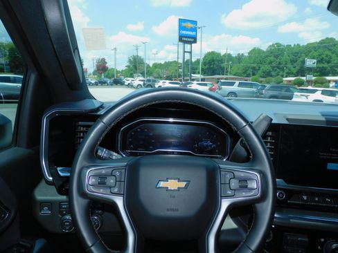Used 2024 Chevrolet Silverado 3500 4x4 Crew Cab High Country image 2