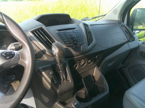 Used 2018 Ford Transit 250 XL image 17