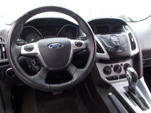 Used 2014 Ford Focus SE Hatchback FWD image 16