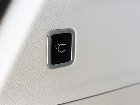 Used 2017 Chrysler Pacifica Touring-L image 24